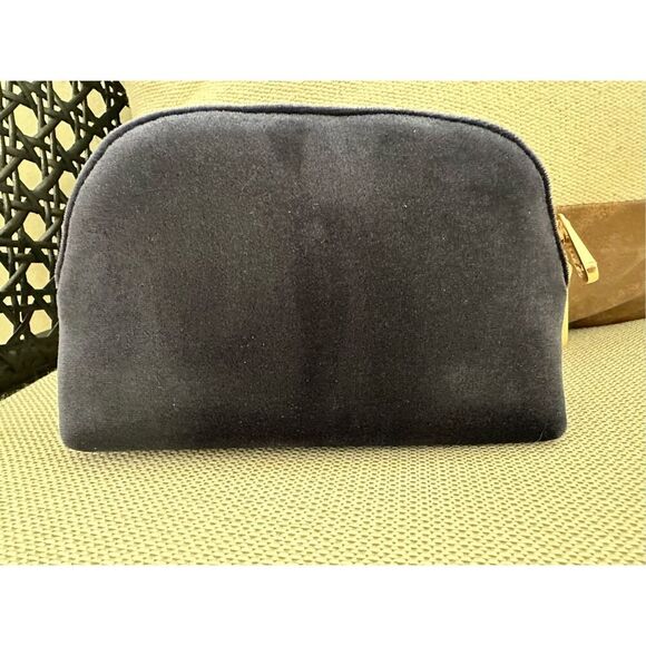Christian Dior Navy Blue and Gold Velvet Makeup Bag New - Picture 2 of 3